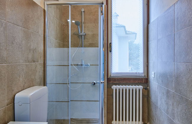 6 bedroom House in Dervio with garden - Photo 22
