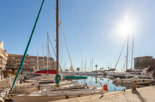 Foto 19 - Appartamento con 1 camera da letto a Hyères con terrazza e vista mare