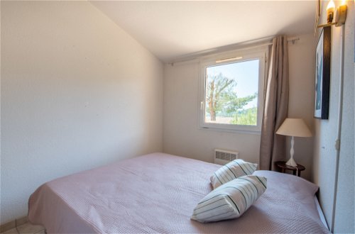 Foto 8 - Apartamento de 2 habitaciones en Cavalaire-sur-Mer con piscina y vistas al mar
