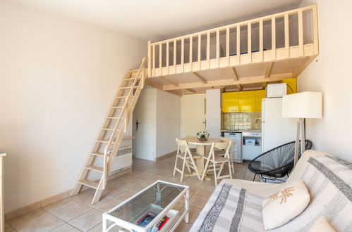 Foto 6 - Apartamento de 2 quartos em Cavalaire-sur-Mer com piscina e vistas do mar