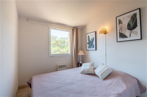 Foto 5 - Apartment mit 2 Schlafzimmern in Cavalaire-sur-Mer mit schwimmbad und blick aufs meer