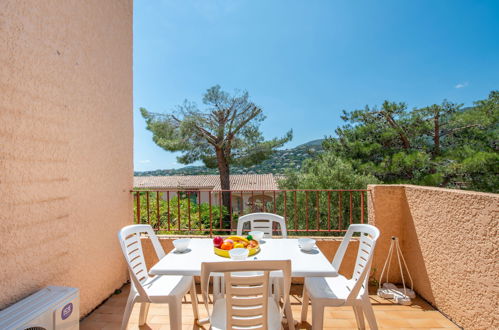 Photo 14 - 2 bedroom Apartment in Cavalaire-sur-Mer with swimming pool and sea view