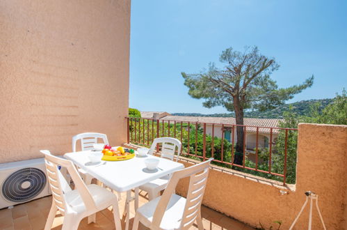 Foto 2 - Apartamento de 2 habitaciones en Cavalaire-sur-Mer con piscina y vistas al mar