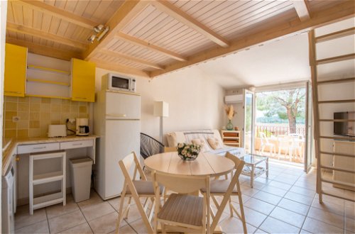 Foto 4 - Apartamento de 2 quartos em Cavalaire-sur-Mer com piscina e vistas do mar
