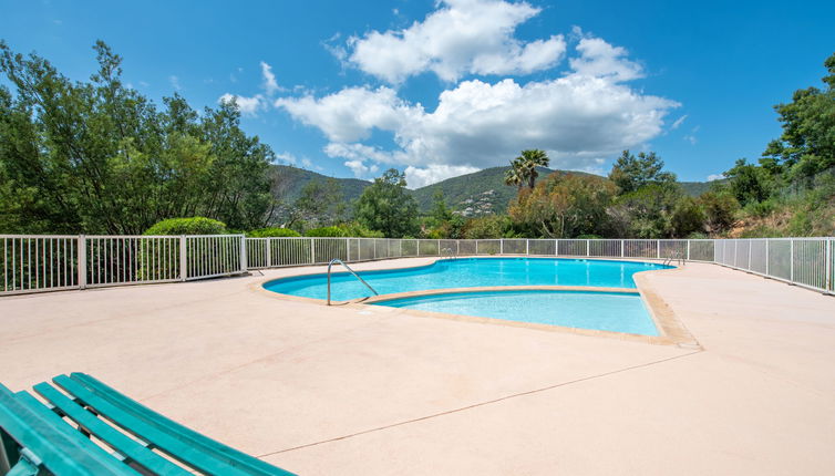 Foto 1 - Apartamento de 2 quartos em Cavalaire-sur-Mer com piscina e vistas do mar