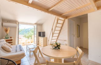 Foto 3 - Appartamento con 2 camere da letto a Cavalaire-sur-Mer con piscina e vista mare