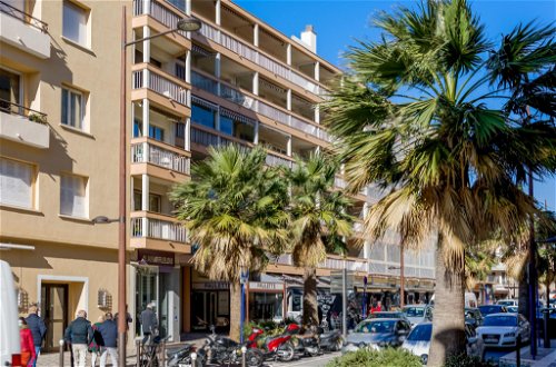 Foto 15 - Appartamento con 1 camera da letto a Sainte-Maxime con terrazza e vista mare