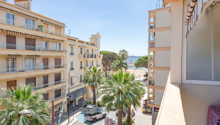 Foto 1 - Apartment mit 1 Schlafzimmer in Sainte-Maxime mit terrasse und blick aufs meer