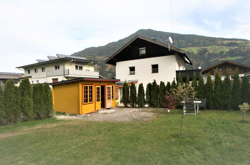 Foto 28 - Apartamento de 3 quartos em Ried im Zillertal com jardim e vista para a montanha