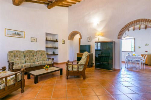 Photo 12 - 3 bedroom Apartment in Volterra with swimming pool and garden