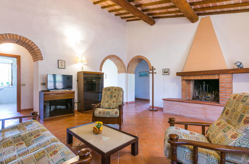 Photo 9 - 3 bedroom Apartment in Volterra with swimming pool and garden