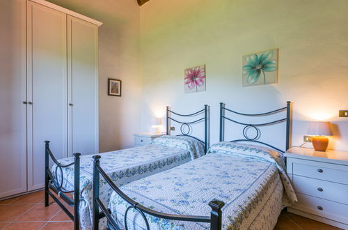 Photo 17 - 3 bedroom Apartment in Volterra with swimming pool and garden