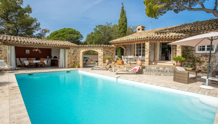 Foto 1 - Casa de 4 habitaciones en Roquebrune-sur-Argens con piscina privada y vistas al mar