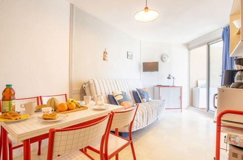 Foto 10 - Appartamento con 1 camera da letto a Le Grau-du-Roi con vista mare
