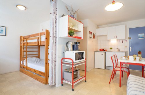 Foto 12 - Appartamento con 1 camera da letto a Le Grau-du-Roi con vista mare