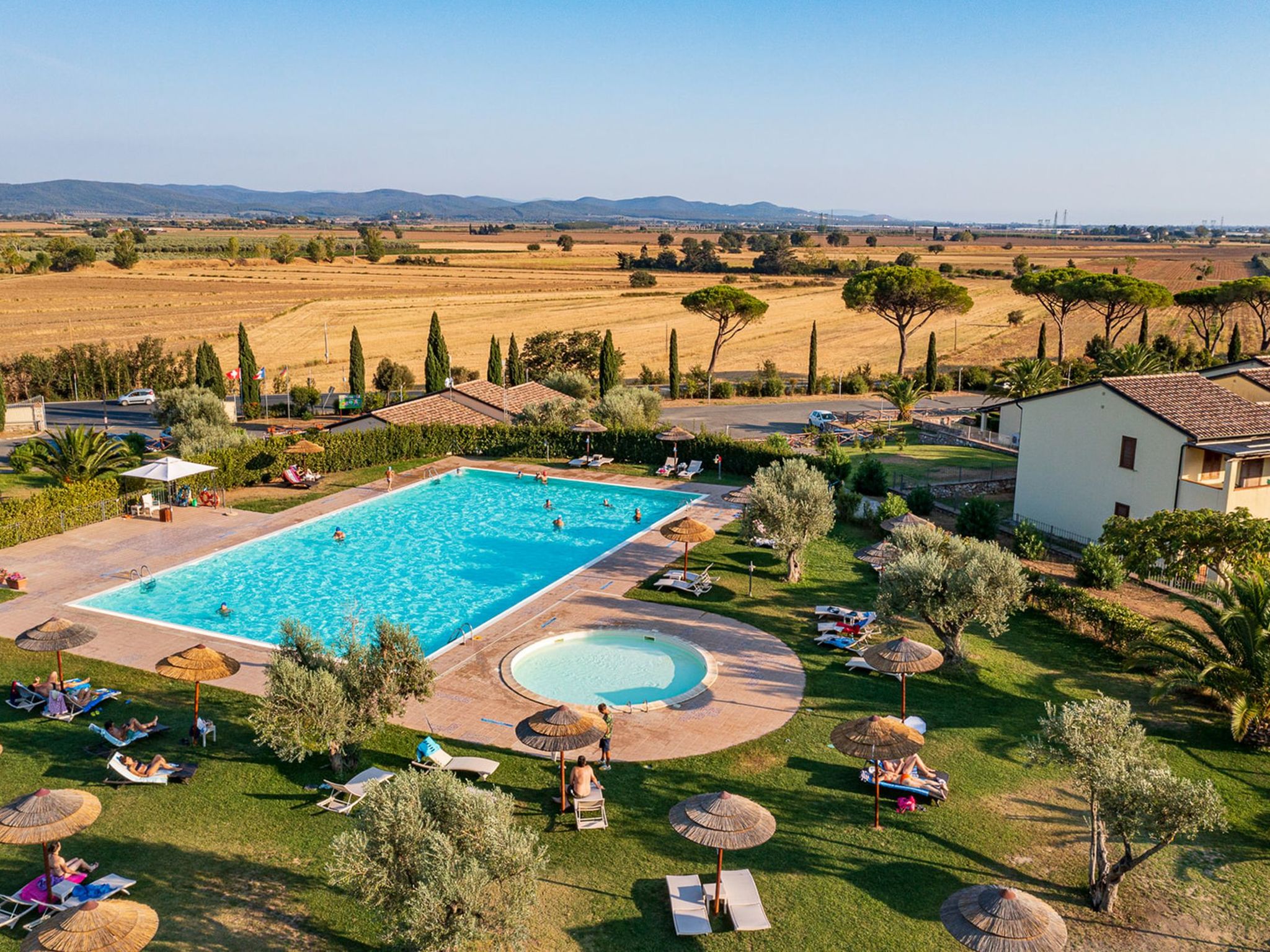 Foto 2 - Apartamento de 1 quarto em Suvereto com piscina e jardim