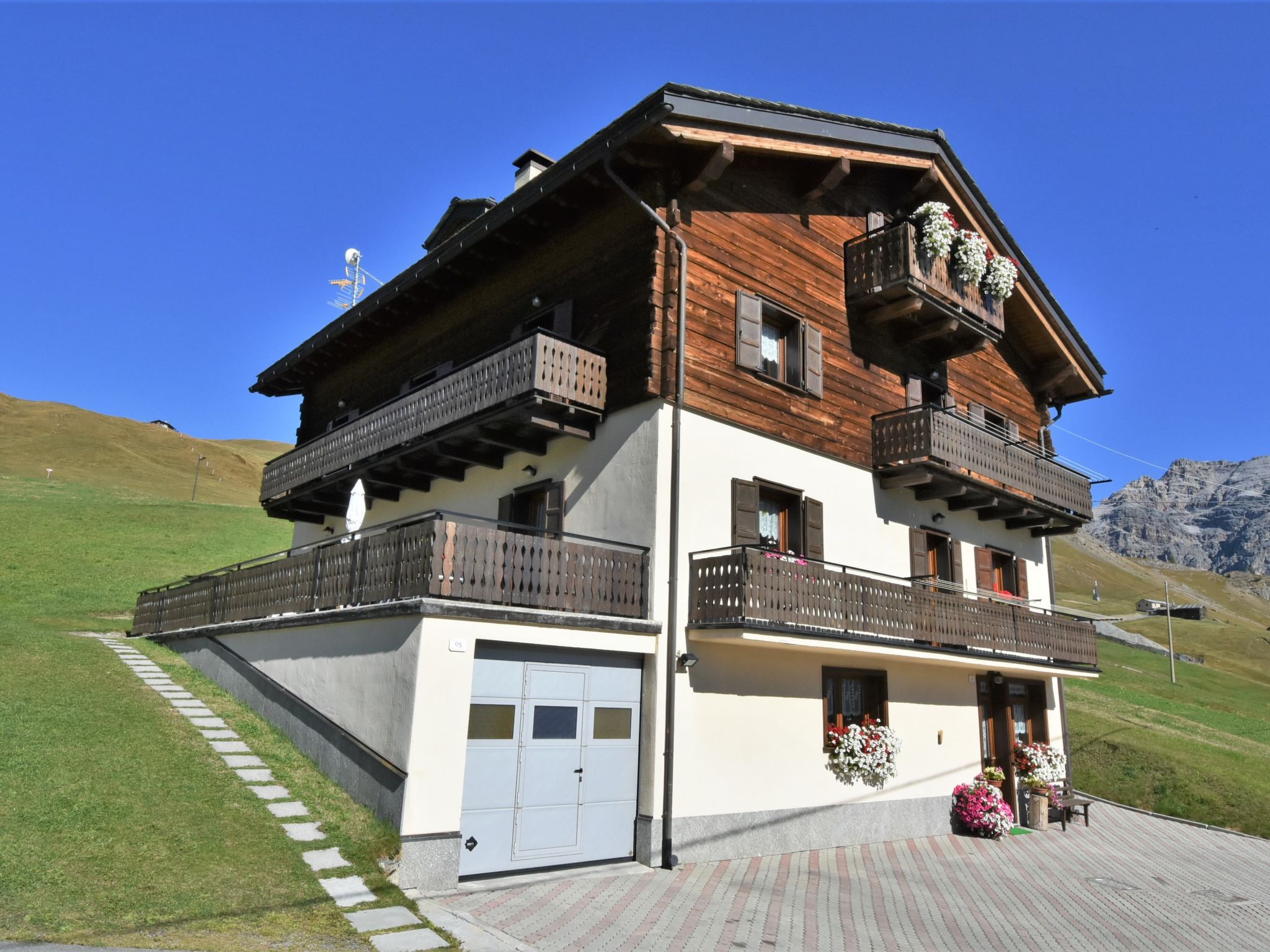 Foto 14 - Apartment mit 2 Schlafzimmern in Livigno mit terrasse und blick auf die berge