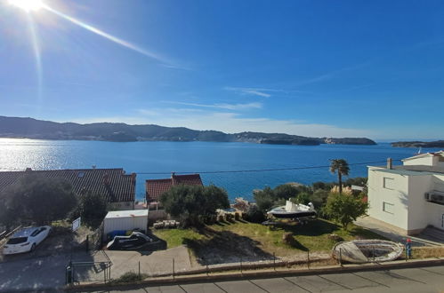 Photo 2 - Appartement de 1 chambre à Rab avec terrasse et vues à la mer