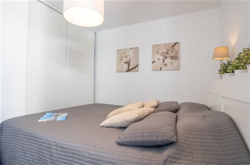 Foto 10 - Appartamento con 1 camera da letto a Fréjus con terrazza e vista mare