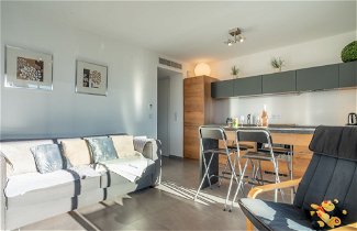 Foto 2 - Appartamento con 1 camera da letto a Fréjus con terrazza e vista mare