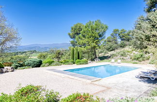 Foto 2 - Casa de 6 quartos em Grambois com piscina privada e terraço