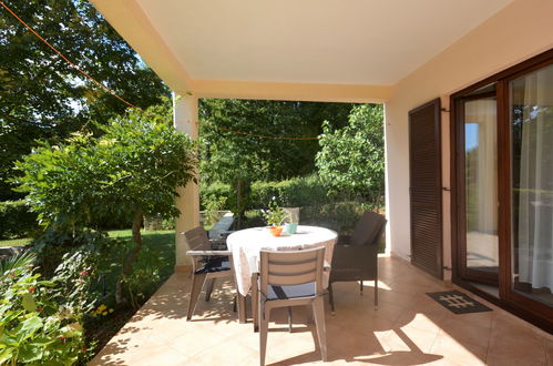 Foto 9 - Apartamento de 2 quartos em Labin com jardim e terraço