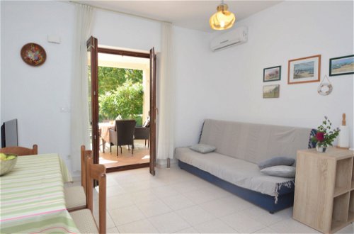 Photo 3 - 2 bedroom Apartment in Labin with garden and sea view