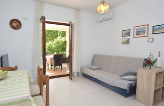 Foto 3 - Apartamento de 2 quartos em Labin com jardim e terraço