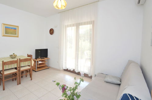 Foto 6 - Apartamento de 2 quartos em Labin com jardim e terraço