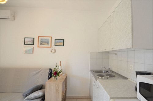 Foto 7 - Apartamento de 2 habitaciones en Labin con jardín y vistas al mar