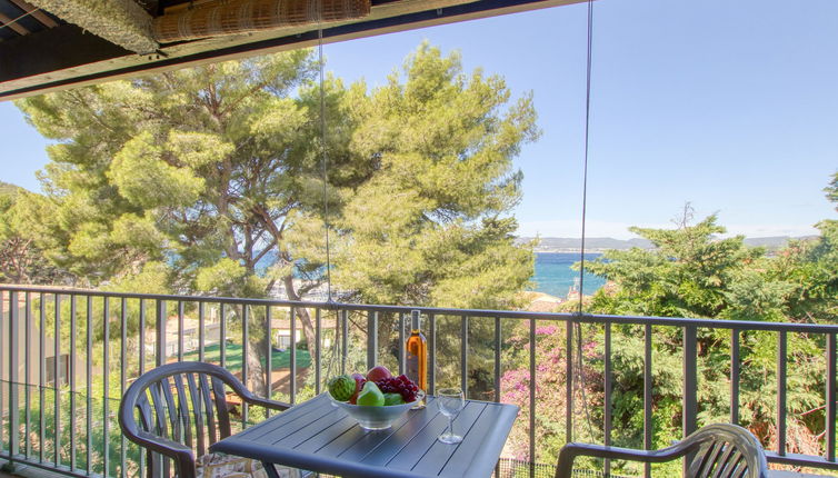 Foto 1 - Appartamento con 1 camera da letto a Saint-Cyr-sur-Mer con terrazza e vista mare