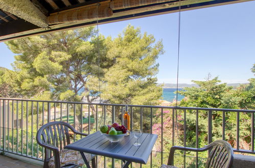 Foto 1 - Appartamento con 1 camera da letto a Saint-Cyr-sur-Mer con terrazza e vista mare