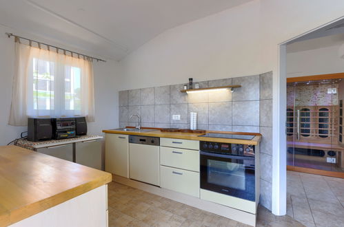 Photo 6 - 3 bedroom Apartment in Labin with private pool and garden