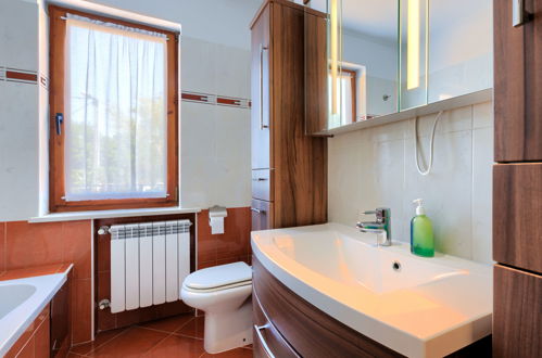 Foto 46 - Appartamento con 3 camere da letto a Labin con piscina privata e vista mare