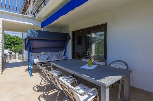 Foto 11 - Appartamento con 3 camere da letto a Labin con piscina privata e vista mare