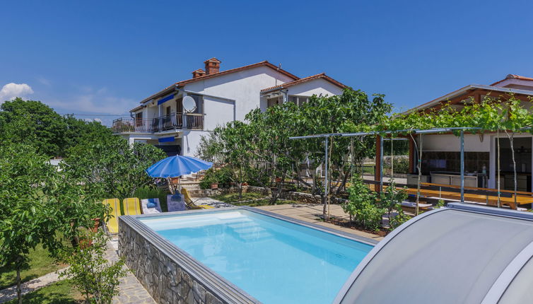 Foto 1 - Appartamento con 3 camere da letto a Labin con piscina privata e vista mare