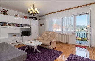 Foto 3 - Apartment mit 2 Schlafzimmern in Trogir mit garten