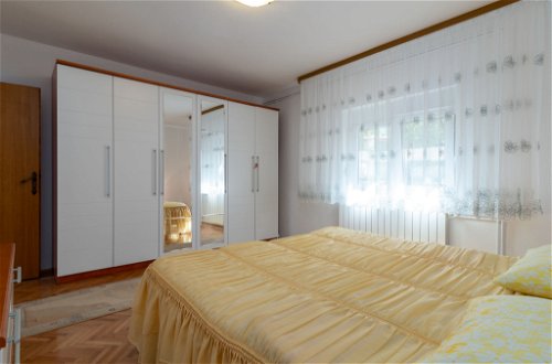 Foto 23 - Appartamento con 2 camere da letto a Trogir con giardino