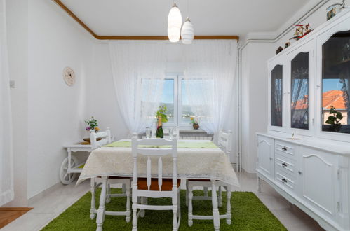 Foto 16 - Apartamento de 2 habitaciones en Trogir con jardín