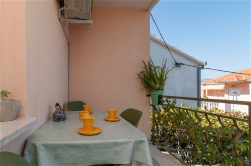 Foto 11 - Appartamento con 2 camere da letto a Trogir con giardino