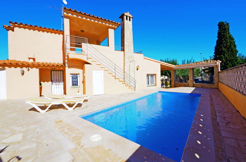 Photo 2 - Maison de 4 chambres à Castelló d'Empúries avec piscine privée et vues à la mer