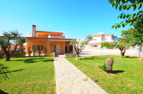 Photo 1 - 4 bedroom House in Castelló d'Empúries with private pool and sea view