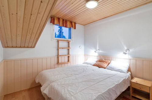 Foto 13 - Haus mit 1 Schlafzimmer in Kolari mit sauna und blick auf die berge