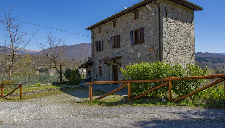 Foto 1 - Casa con 2 camere da letto a Piazza al Serchio con piscina privata e giardino