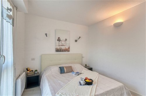 Foto 15 - Appartamento con 1 camera da letto a Fréjus con vista mare