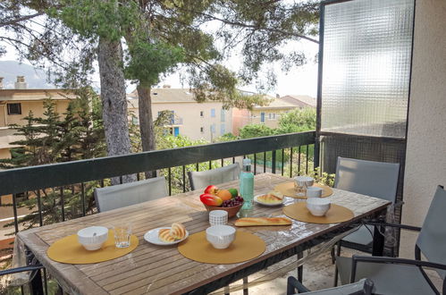 Photo 16 - 2 bedroom Apartment in Saint-Cyr-sur-Mer with garden and terrace