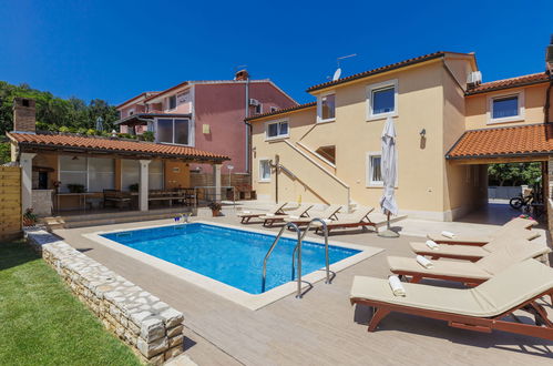 Photo 21 - 7 bedroom House in Pula with private pool and garden