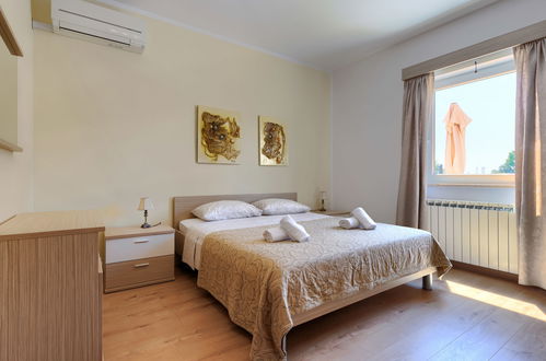 Photo 37 - 7 bedroom House in Pula with private pool and sea view