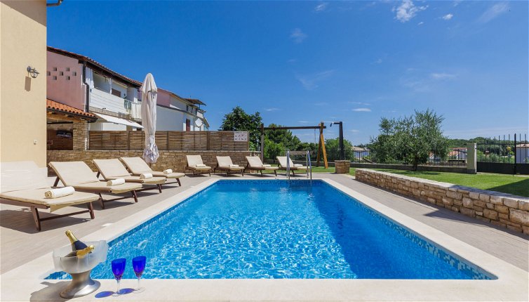 Foto 1 - Casa de 7 habitaciones en Pula con piscina privada y vistas al mar
