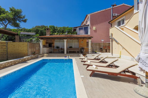 Photo 20 - Maison de 7 chambres à Pula avec piscine privée et vues à la mer